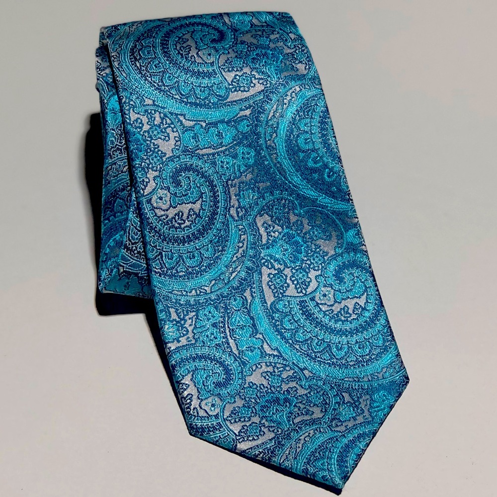 Isaac Mizrahi Silk Mens Tie Teal Silver Paisley Design